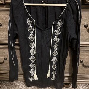 *Boho*Lucky Brand Black Blouse with White Embroidery
Light material Size Large